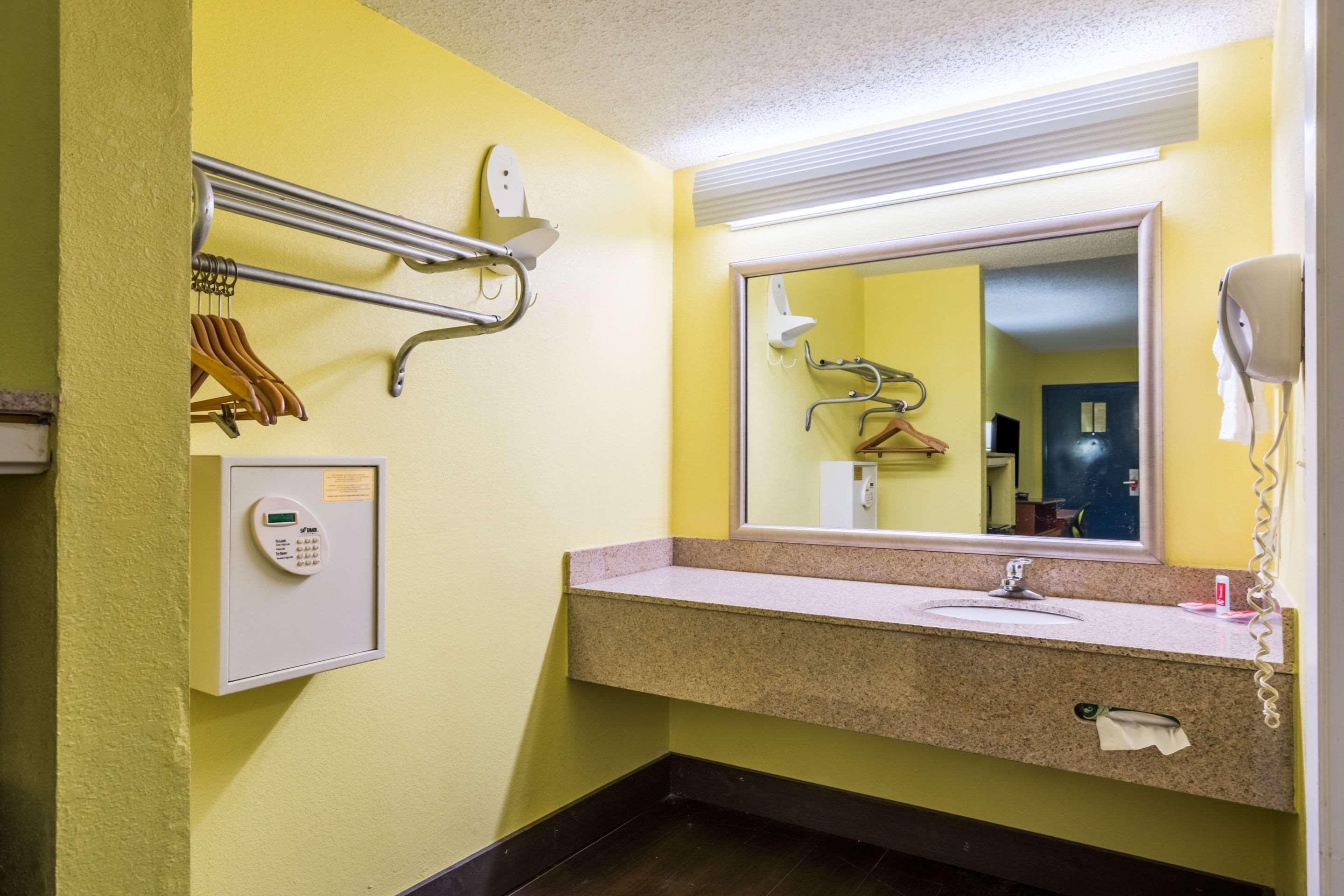 Econo Lodge Пікаюн Екстер'єр фото